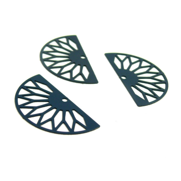 Estampes pendentif filigrane demi cercle Eventail GM 16 par 30 mm Coloris Bleu Nuit