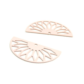 AE111362 Lot de 4 Estampes pendentif filigrane demi cercle Eventail GM 16 par 30 mm Coloris Rose