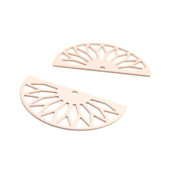 AE111362 Lot de 4 Estampes pendentif filigrane demi cercle Eventail GM 16 par 30 mm Coloris Rose