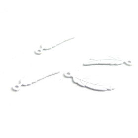 AE11110375 Lot de 10 Estampes pendentif filigrane petites Plumes 3 par 12 mm Coloris Blanc