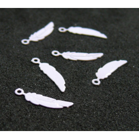 AE11110375 Lot de 10 Estampes pendentif filigrane petites Plumes 3 par 12 mm Coloris Lilas