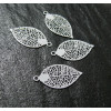 Estampes pendentif filigrane Feuille 19 mm Blanc