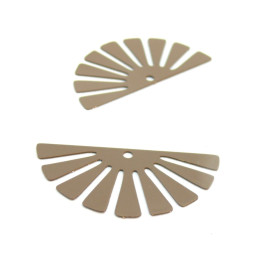 Estampes pendentif filigrane demi Soleil Eventail Beige Taupe 18 par 35 mm