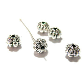 Perles intercalaires Fleur 3D 8 par 6mm metal couleur Argent Antique
