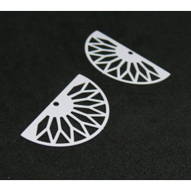 Estampes pendentif filigrane demi cercle Eventail GM 16 par 30 mm Coloris Blanc