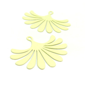 AE115854 Lot de 2 Estampes pendentif filigrane Eventail Jaune Pale 29 par 35 mm