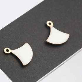 Sequins émaillés Eventail 14 par 13mm Blanc sur une base en cuivre doré