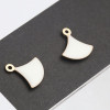 Sequins émaillés Eventail 14 par 13mm Blanc sur une base en cuivre doré