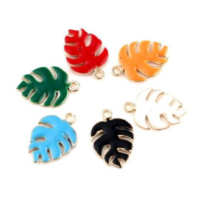 Sequins émaillés Feuille Montserrat 13mm Vert sur une base en cuivre doré