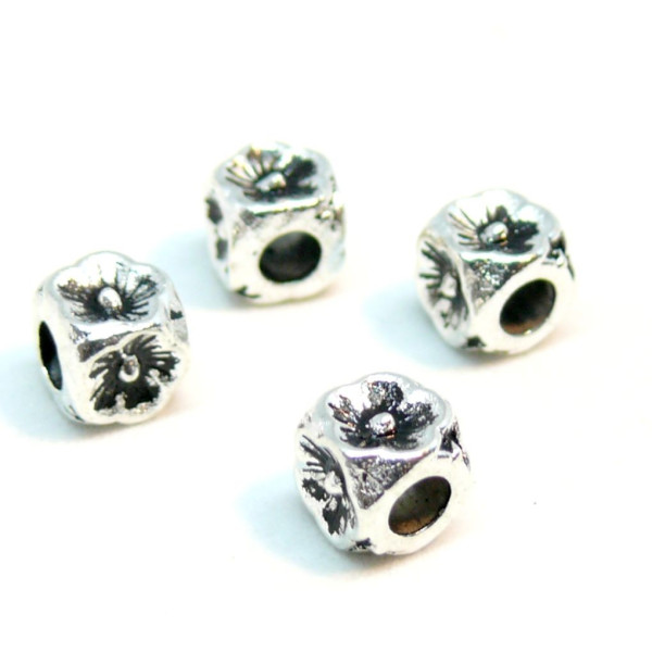 PS110138579 PAX 25 perles intercalaires a facettes 8mm Trou 4,2mm  métal couleur Argent Antique