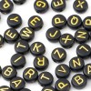 PS11669750 PAX 100 pendentifs Perles intercalaire passants Rond Plat Noir 7mm motif Alphabet Or Acrylique