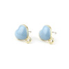Boucles d’oreille Clou Cœur Émaillé Bleu Pastel avec Attache – Métal Doré (avec poussoirs plastiques)