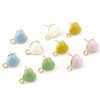 Boucles d’oreille Clou Cœur Émaillé Bleu Pastel avec Attache – Métal Doré (avec poussoirs plastiques)