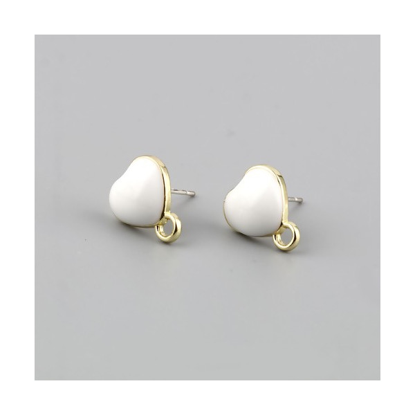 Boucles d’oreille Clou Cœur Émaillé Blanc avec Attache – Métal Doré (avec poussoirs plastiques)