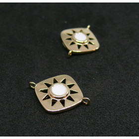 AE002 PAX 1 connecteur émaillé Carré Soleil  14 par 18mm cuivre doré emaillé Blanc