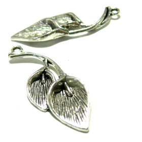 Pendentifs fleur fleur d'arum métal couleur Argent Antique