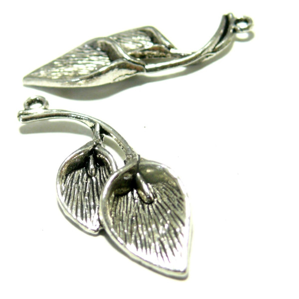 Pendentifs fleur fleur d'arum métal couleur Argent Antique