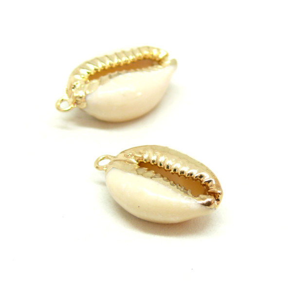PS110141731 PAX 2 pendentifs Coquillage Cauri avec liseré Doré 24mm 