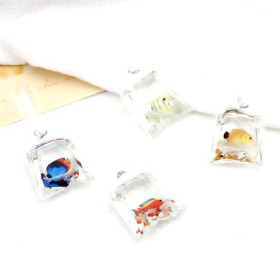 Pendentifs Poisson Aquarium dans sachet 50mm avec attache coloris Argent
