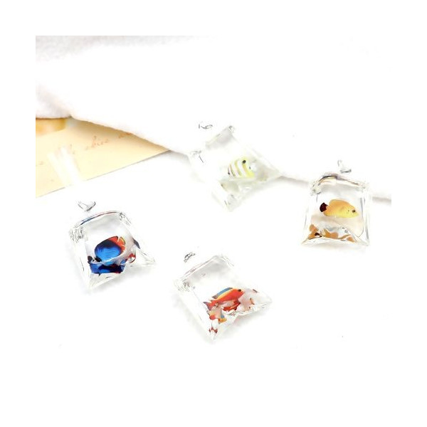 Pendentifs Poisson Aquarium dans sachet 50mm avec attache coloris Argent