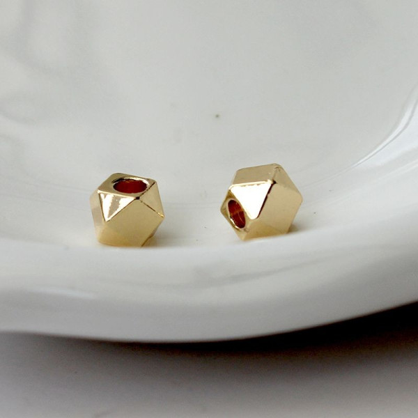 Perles intercalaires, style Polygone 4 mm, Laiton finition Doré à l'or fin 14K