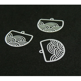 Estampes pendentif filigrane Geométrique Vague Japonisant  22 par 18mm métal coloris Blanc