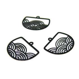 AE1112364 Lot de 4 Estampes pendentif filigrane Geométrique Vague Japonisant  22 par 18mm métal coloris Noir