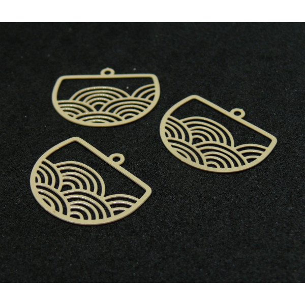 AE1112364 Lot de 4 Estampes - pendentif filigrane Geométrique - Vague - Japonisant  22 par 18mm - coloris Ficelle