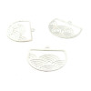 AE1112364 Lot de 4 Estampes pendentif filigrane Geométrique Vague Japonisant  22 par 18mm métal coloirs Argent Vif
