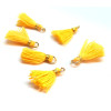 REF 160721134006 PAX de 10 MINI pompons breloque passementière avec fil d'or et anneau 10mm Orange Clair