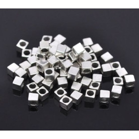 PS1103791 PAX 50 perles intercalaire, petits cube 4mm trou 2.7mm, métal couleur Argent Antique 