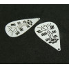 AE116671 Lot de 4 pendentifs filigraneFleur Dans Goutte 20 par 35 mm Coloris Blanc