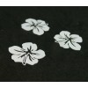 PS11752778 PAX 10 Estampes pendentif filigrane Fleur d' Hibiscus 20 mm cuivre Coloris Blanc