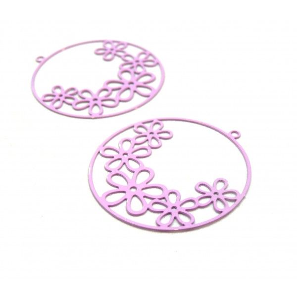 AE114993 Lot de 2 pendentifs filigrane, Multifleurs dans Cercle 32 par 34 mm Laiton Coloris  Rose Lilas