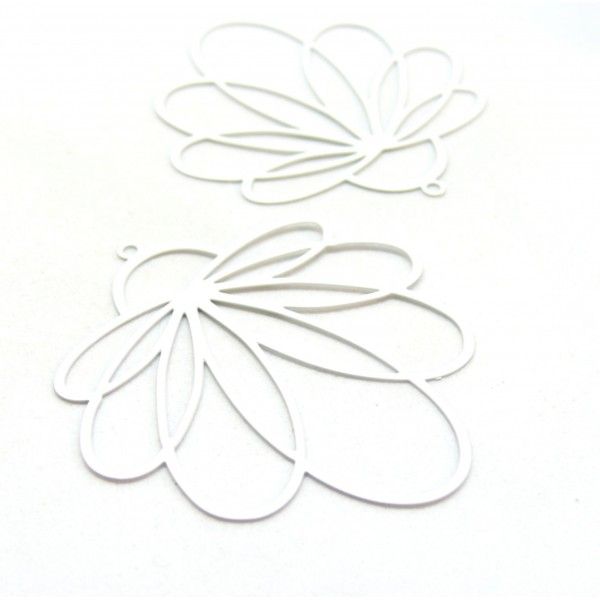 Estampes pendentif filigrane Fleur Eventail 41 par 45mm coloris Blanc