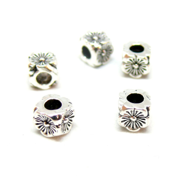 Perles Intercalaires Cube Fleur 6mm – Métal Argent Antique