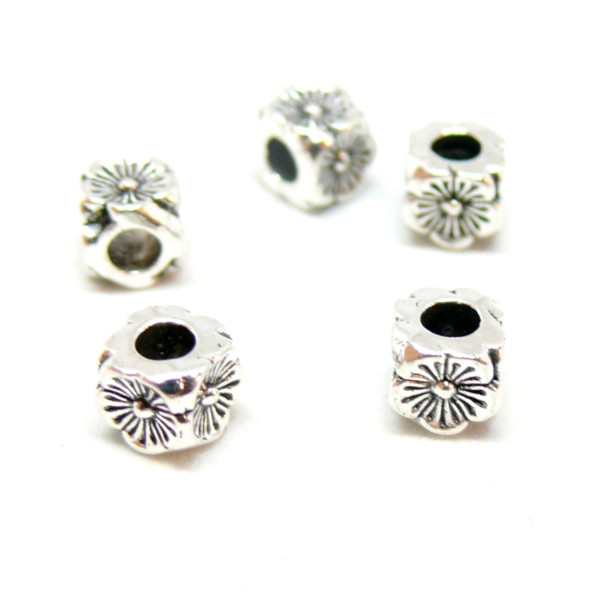 PS11757487 PAX 30 perles intercalaires Cube Fleur 4 mm metal couleur Argent Antique