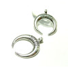 Pendentifs Grande Corne de Buffle Cheyenne Croissant – Métal Argent Antique

Caractéristiques :