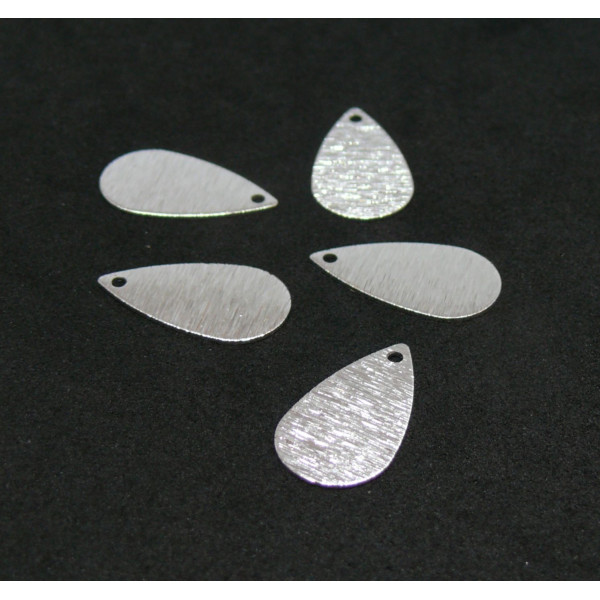 pendentifs Goutte Striée 10 par 18mm Laiton plaqué Argent 925