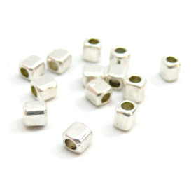 PS110081420 PAX 50 perles intercalaire, cube 4mm trou 2.2mm, métal couleur Argent Antique