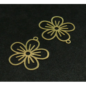 AE1112656 – Lot de 4 Estampes Pendentif Connecteur Filigrane Fleur 22x20mm – Laiton Doré