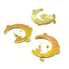 PS11719445 – Lot de 4 Pendentifs Chat sur Lune Kawai 17 mm – Émail & Métal Doré