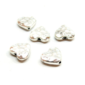PS11738895 – Lot de 2 ou 4 Perles Intercalaires Cœur Martelé 12mm – Métal Argent Antique