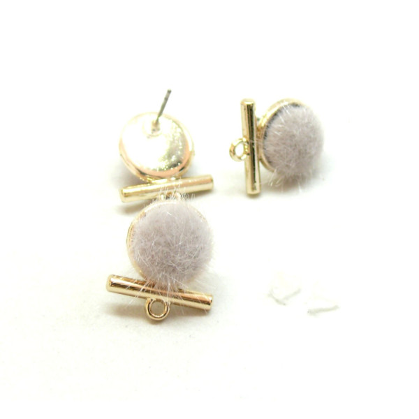 Boucles d’oreille Puce à Pompons Gris Clair 12mm avec Attache – Métal Doré (avec embouts plastiques)