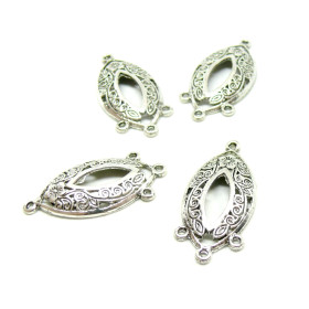 A1446 – Lot de  2 ou 4 Pendentifs Chandeliers Navette Ethnique 35mm avec 4 anneaux – Métal Argent Antique