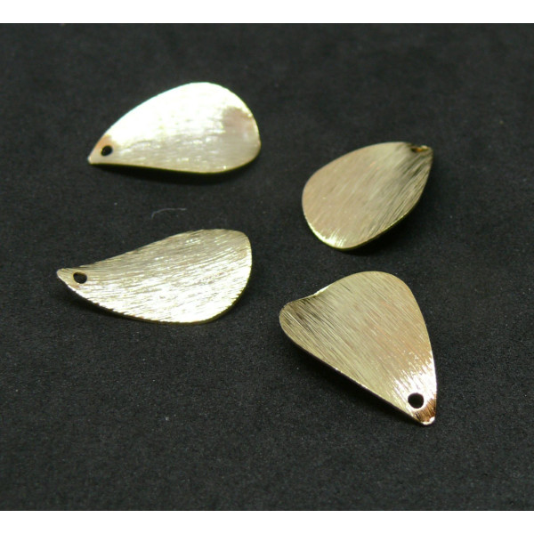 H11Y00338G – Lot de 4 Pendentifs Goutte Pétale Incurvée Texturée Brossé 20mm – Laiton Doré à l’or fin 24K