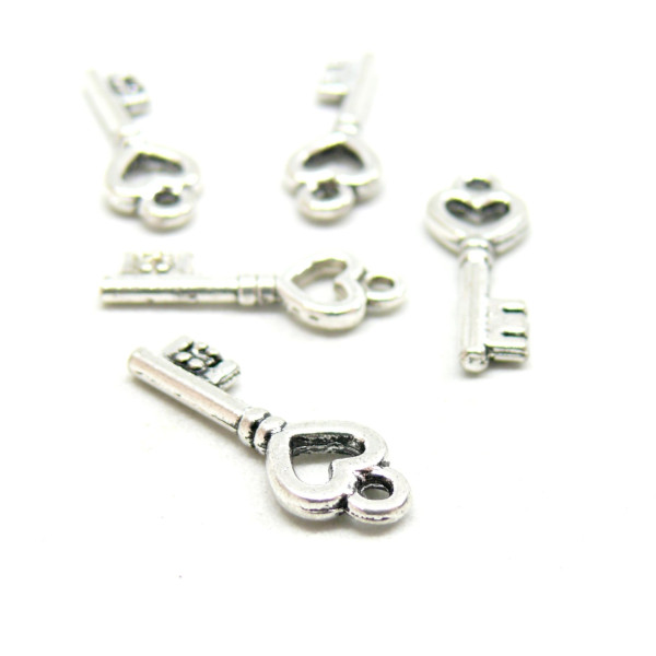 Pendentifs Clefs, clés Cœur  20 mm, métal coloris Argent Antique