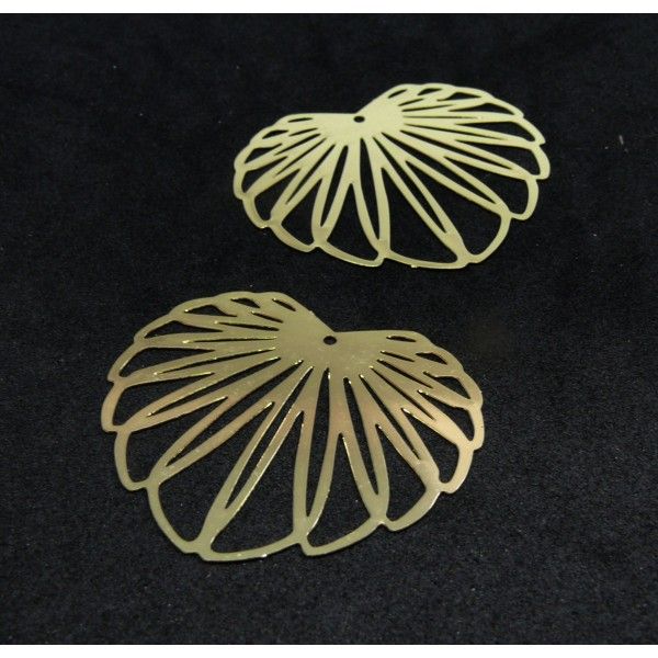 Estampes - pendentif filigrane Feuille de Lotus 35 par 32mm - laiton coloris Doré