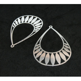 Estampes - pendentif filigrane forme Goutte avec plumes 24 par 40mm - laiton coloris Argent Vif