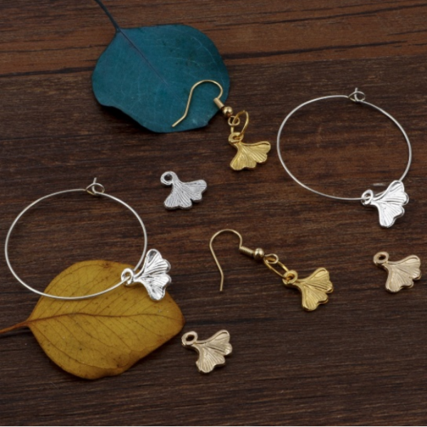 Pendentifs Feuille Ginkgo biloba 13mm métal couleur Or Clair